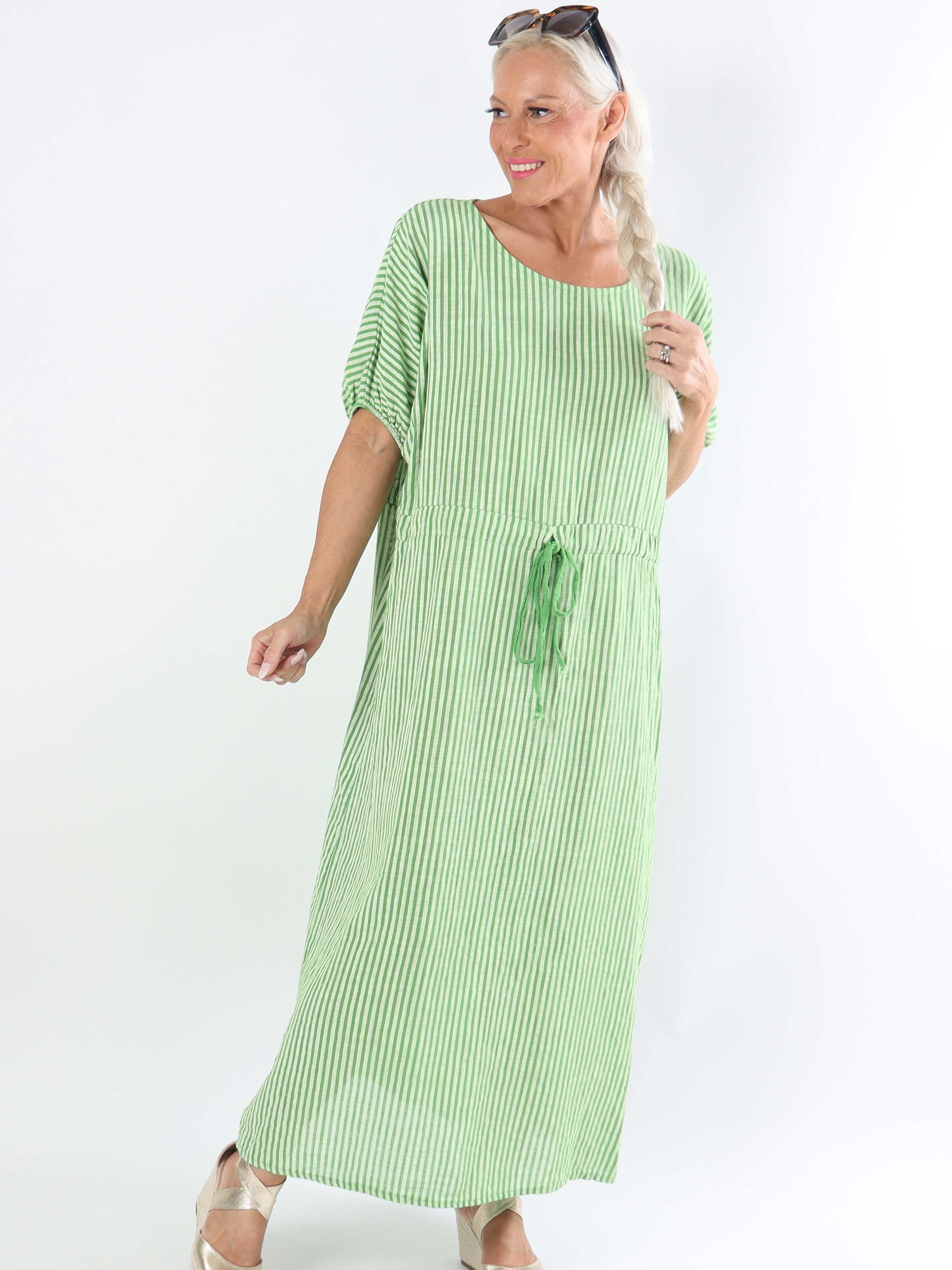 Ellie - Lång klänning i plusstorlek med ränder och knytband